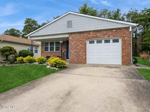 12 Paradise Blvd, Toms River, NJ 08757