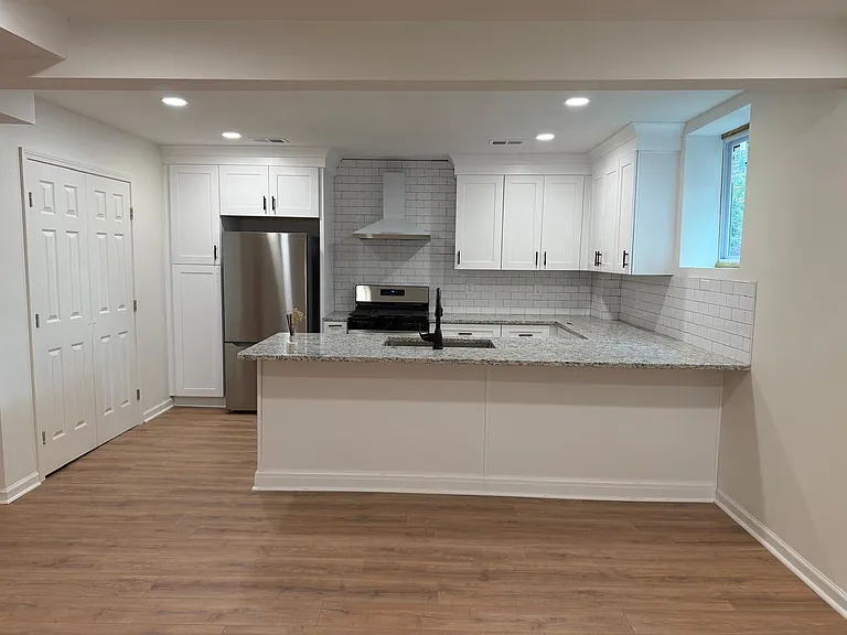 1015 Lanier Dr SW — Photo 4