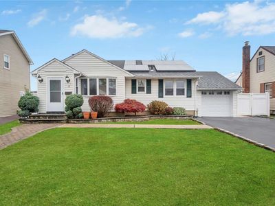 10 Crown Street, Hicksville, NY, 11801