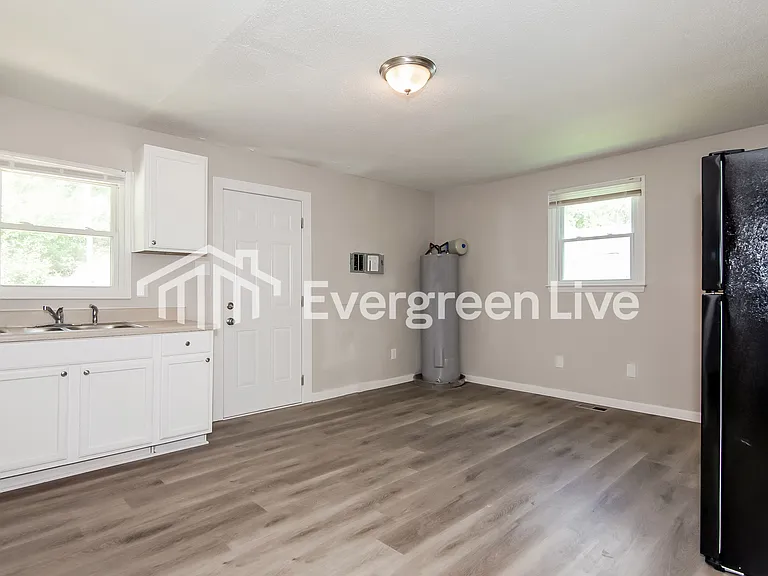 2031 Pine Dr — Photo 4
