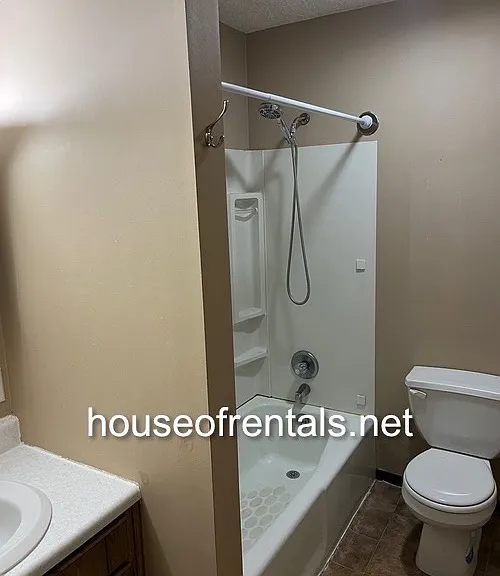 703 Rusty Ln — Photo 7