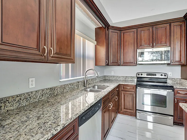4190 Bahia Isle Cir — Photo 15
