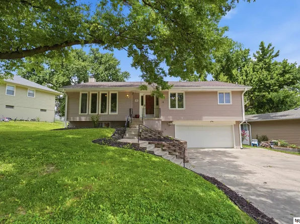 14906 M St, Omaha, NE 68137