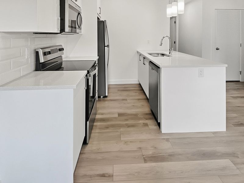 Calgary Townhouse for rent - 2 Bedrooms — photo 3