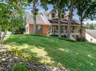 2222 Argonne Dr, Maryville, TN 37804