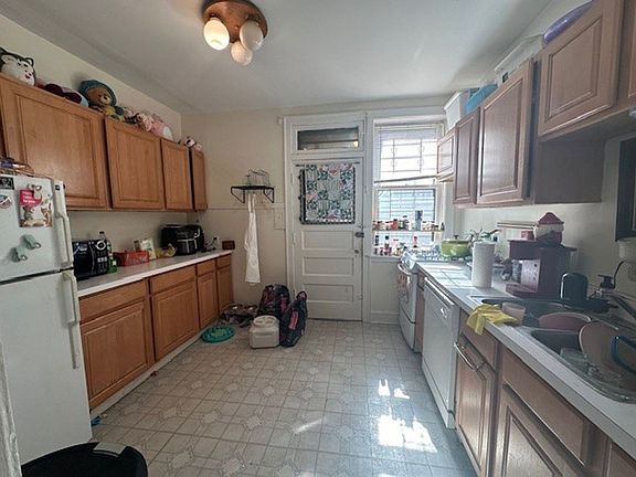5th image of 4429 N Winchester Ave #A1