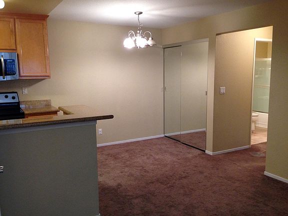 3rd image of 2761 Somerset Park Cir