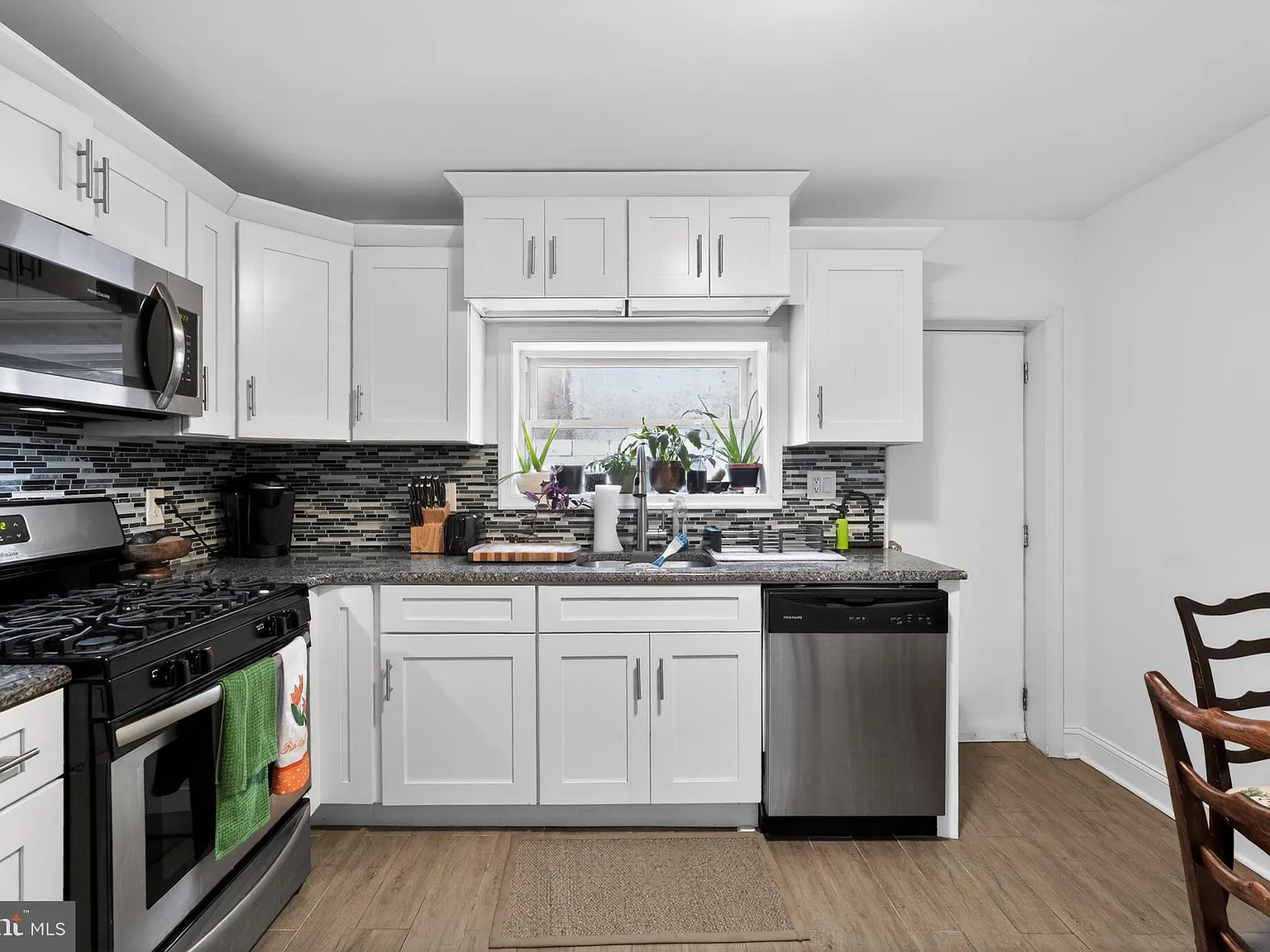 2 bed, 1.0 bath, 762 sqft, $2,250 — Photo 4