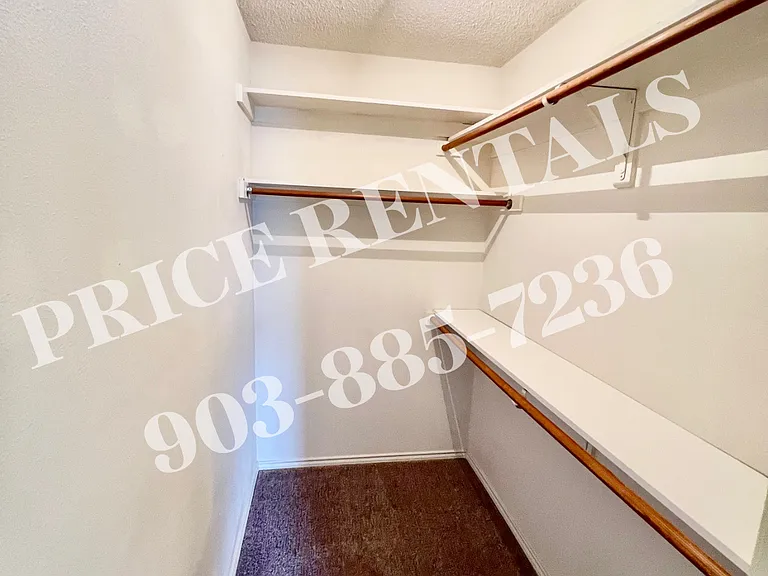1709 Woodside Ln — Photo 10