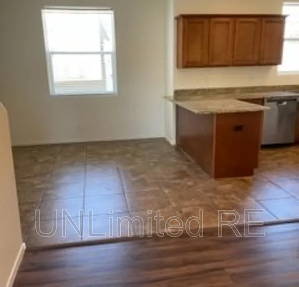 2443 W Pikes Peak Dr — Photo 5