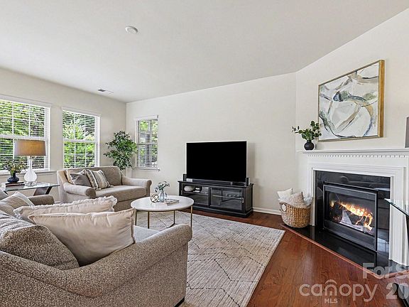5th image of 728 Bearcamp Way