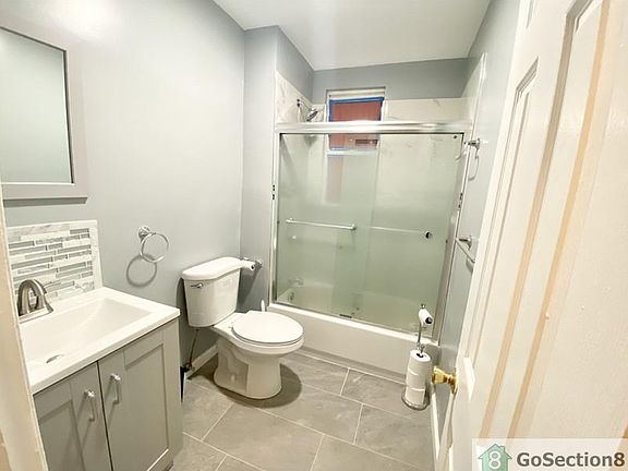 3rd image of 804 S 14th St Floor 2
