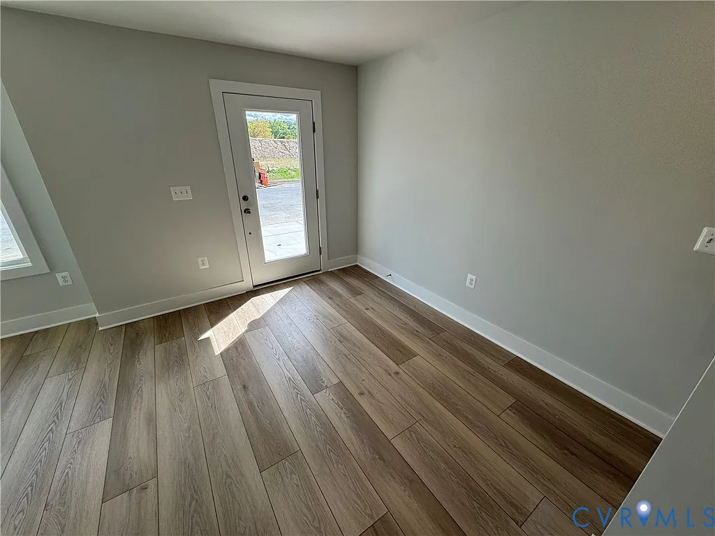 3 bed, 4.0 bath, 1943 sqft, $2,575 — Photo 2