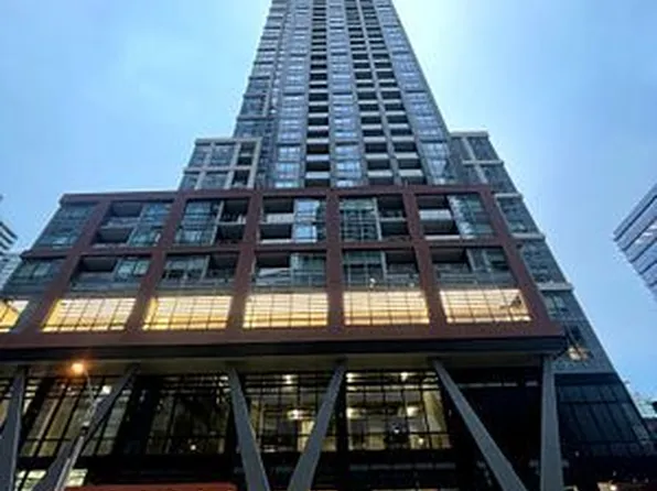 108 Peter St #2011, Toronto, ON M5V 0W2