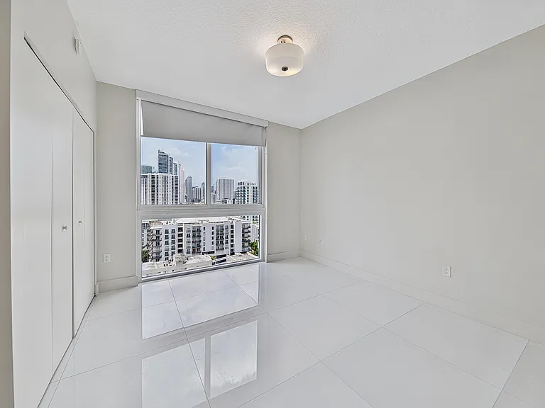 600 NE 27th St #1605 — Photo 37