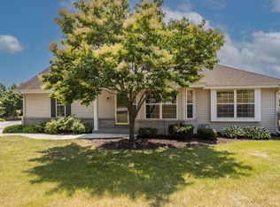 W140N9711 Knollcrest Cir, Germantown, WI 53022