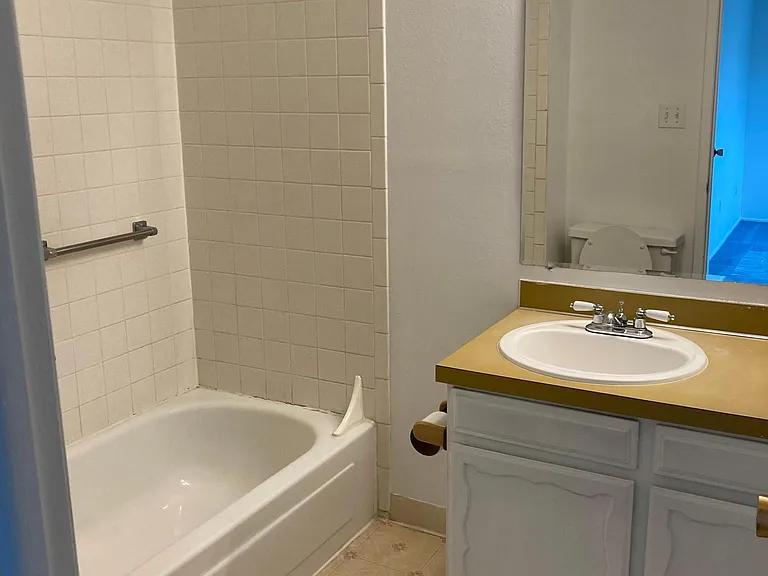 Upstairs Full Bath