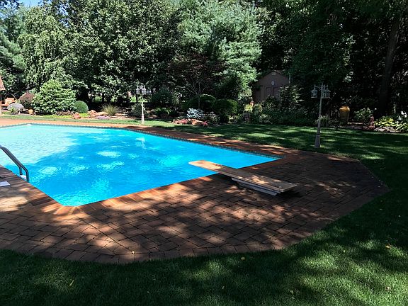 4th image of 495 Eagle Point Dr