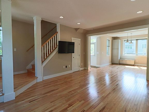 5th image of 406 Dobson St