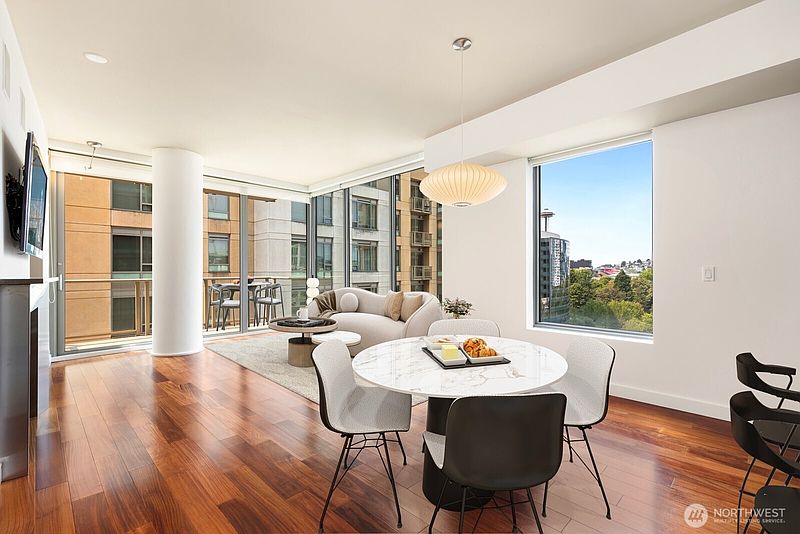 5th image of 910 Lenora Street #S909