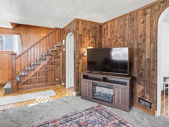 3rd image of 405 Jackson STREET