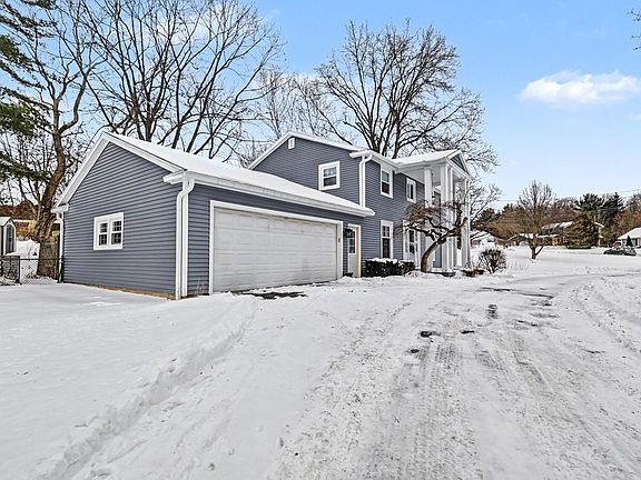 3rd image of 1326 Rosedale Dr