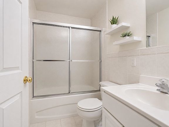 5th image of 218 Jackson St #7B