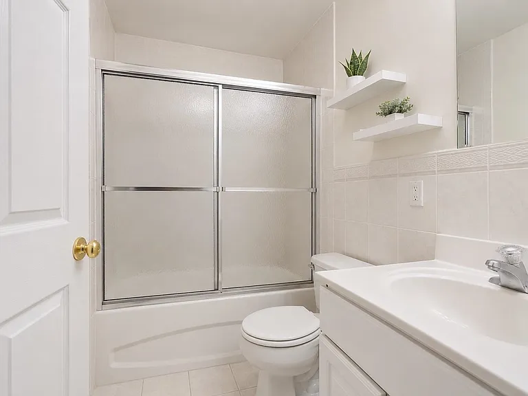 218 Jackson St #7 — Photo 4