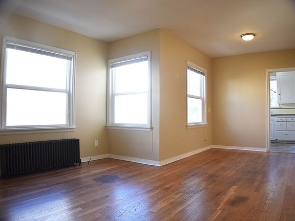 3rd image of 5128-5138 SE Milwaukie Ave #5136