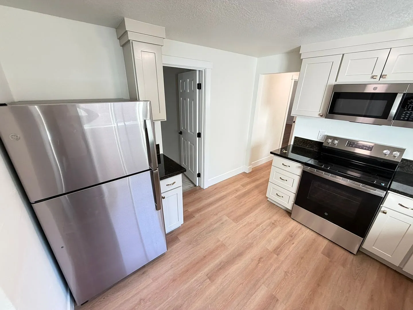 Newly Remodeled 3 Bedroom! — Photo 3