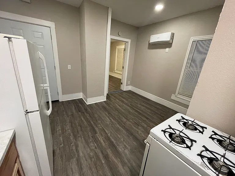 1410 W Oak St #6 — Photo 2