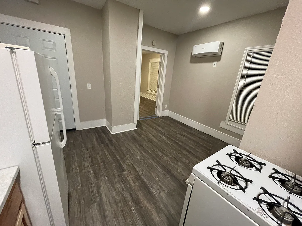 Building Photo - 1410 W Oak St #6