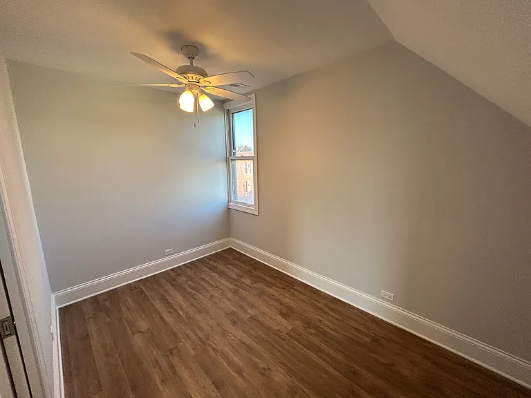 1049 W Roscoe St #3 — Photo 8