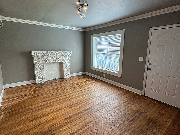 807 N Columbia Pl — Photo 4