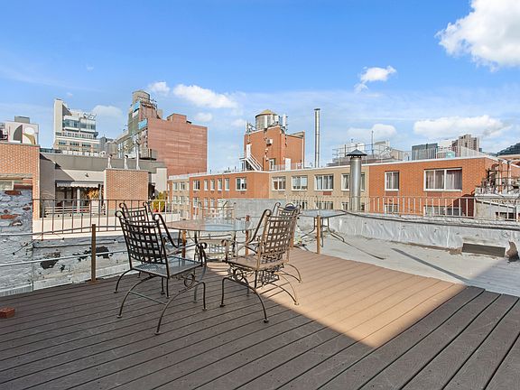 3rd image of 515 W 47th St