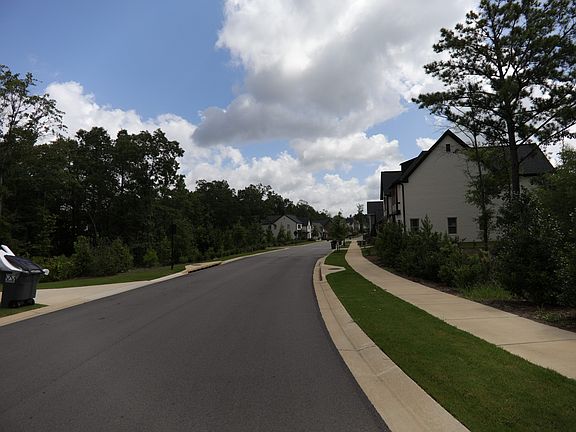 5th image of 2293 Southampton Dr