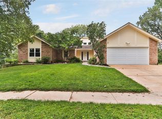 14430 White Pine Ridge Ln, Chesterfield, MO 63017