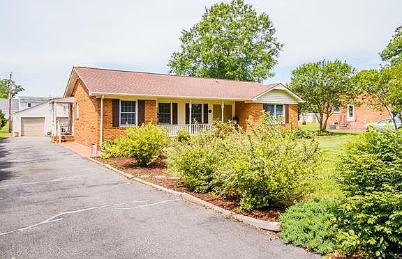 2nd image of 7449 Lexington Dr