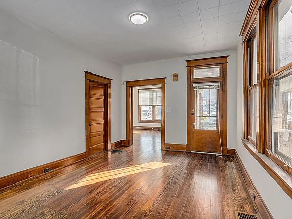 2nd image of 947 York St