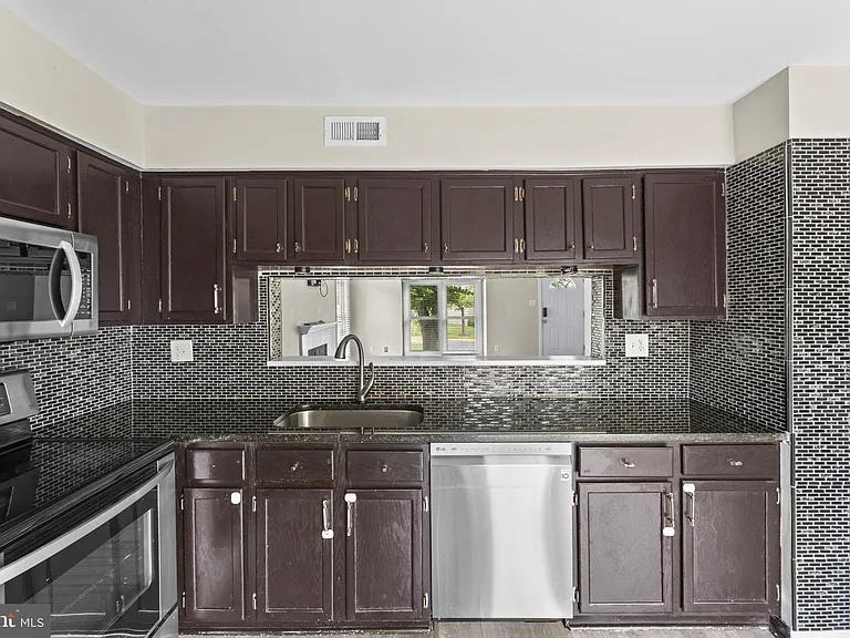 7302 Rokeby Dr — Photo 11