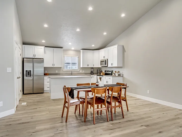 2299 E Woodbury Ln — Photo 22