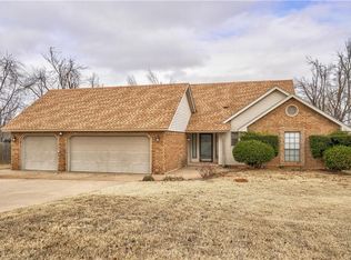 1025 E Sycamore Ter, Mustang, OK 73064