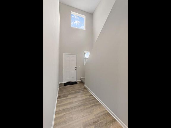 4th image of 15911 Finale Ct N
