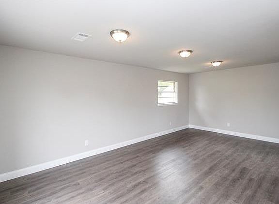 3rd image of 5829 Milladorn Ave