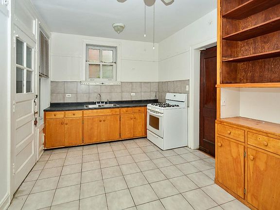 3rd image of 5201 S University Ave #1