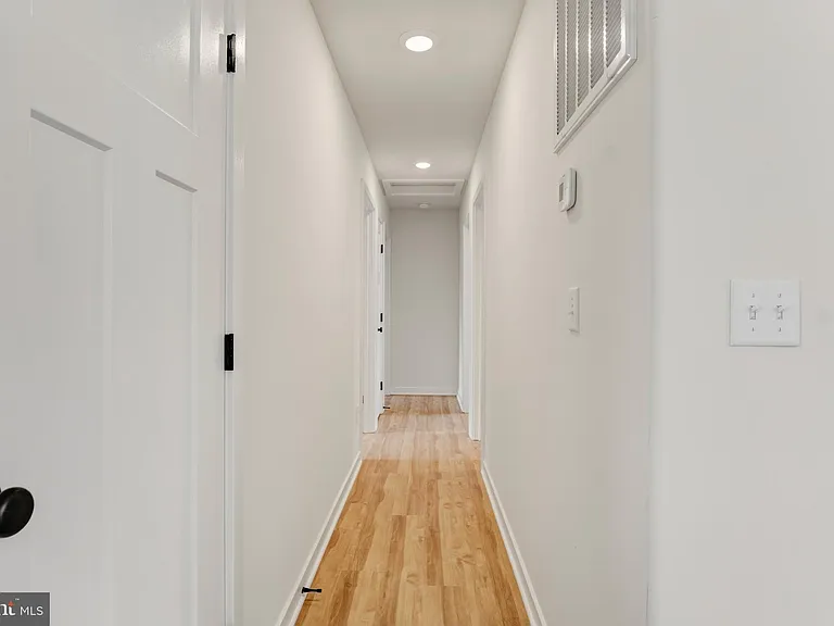 17 Carol St — Photo 22