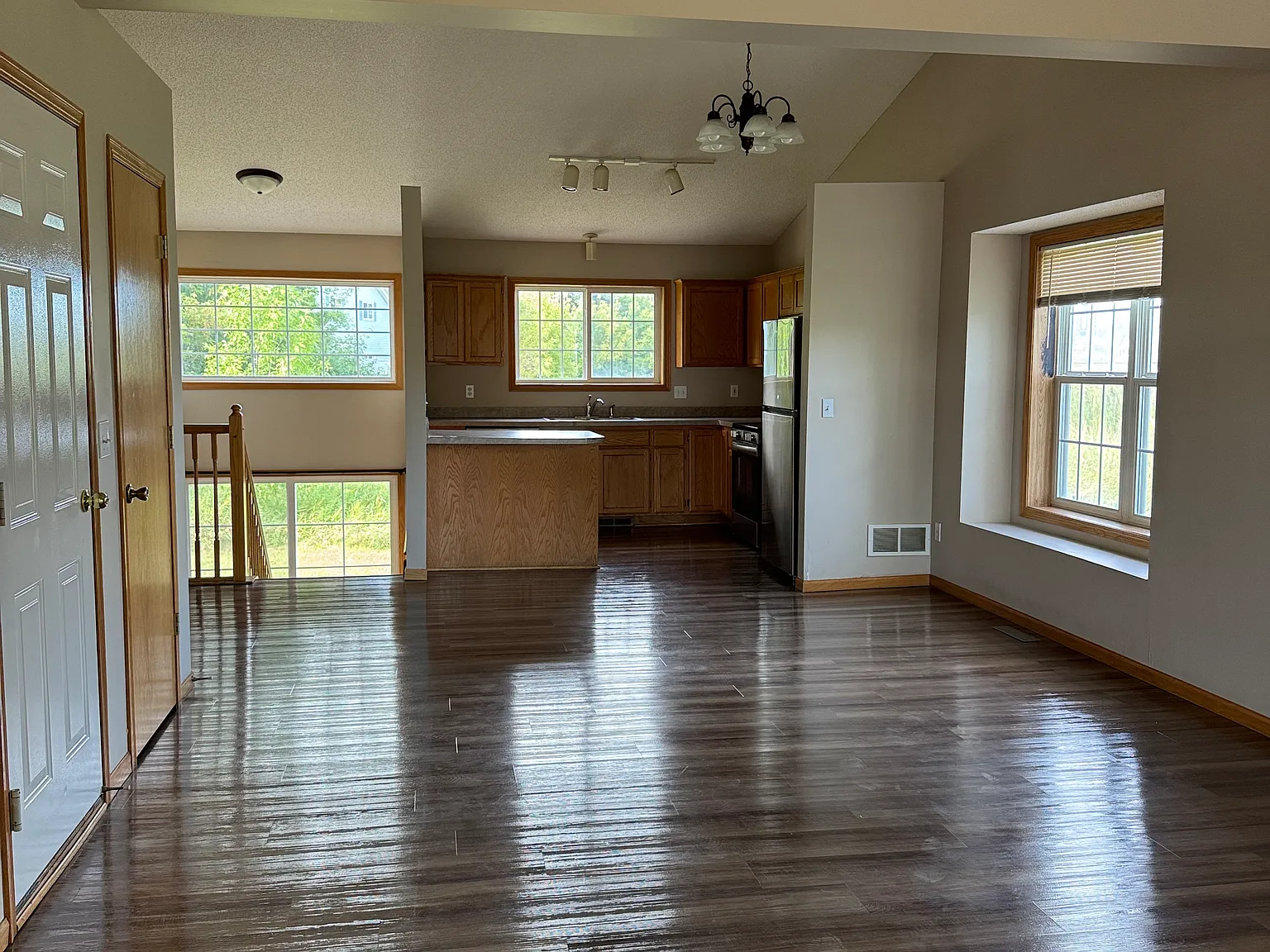 2 bed, 1624 sqft, $2,200 — Photo 2