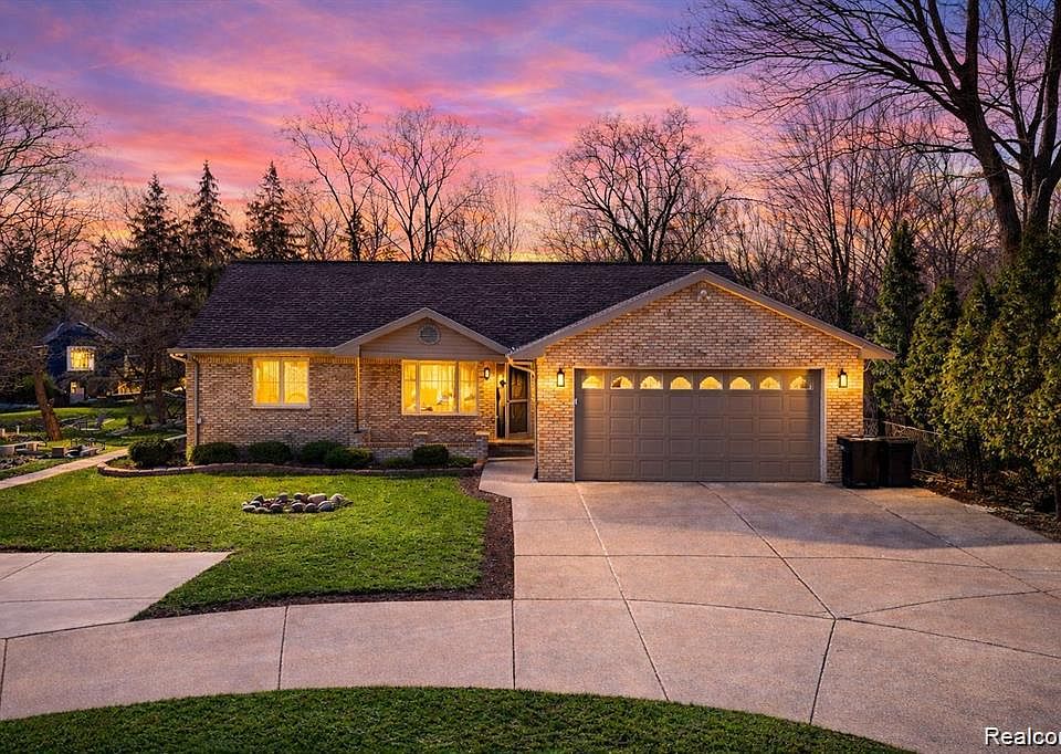 1st image of 37209 Curwood Dr