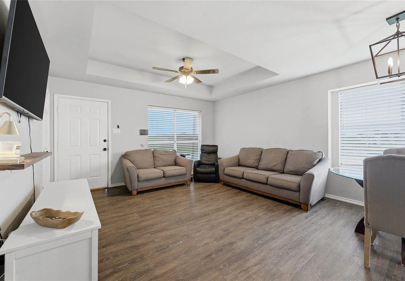 2 bed, 950 sqft, $1,770 — Photo 2