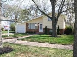 537 S Park St, Roselle, IL 60172